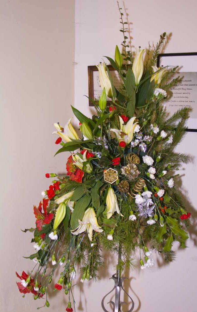 Christmas wedding flowers.JPG