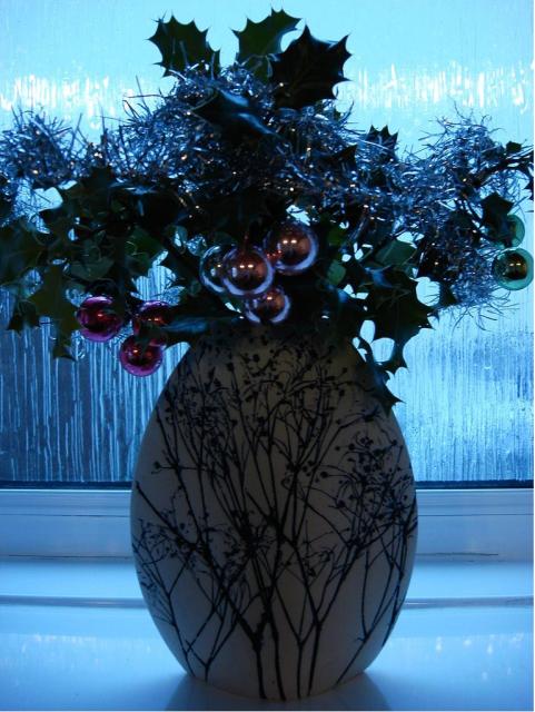 Artificial christmas flowers_Great Christmas centerpiece.JPG