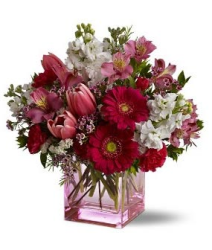 Valentine bouquet with square pink glass vase.PNG