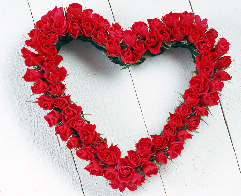 Flowers valnetine gift with red roses.PNG