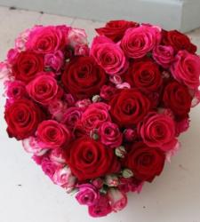 Beautiful Valentines day gift with heart shaped bouquet in red roses and pink roses.JPG