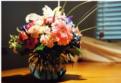 Mother's day flower in round short glass vase.PNG
