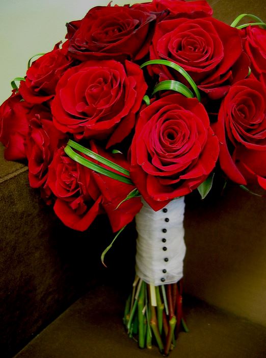 Red roses bridal bouquet pictures.JPG