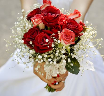 Red roses bridal wedding bouquet photos.JPG