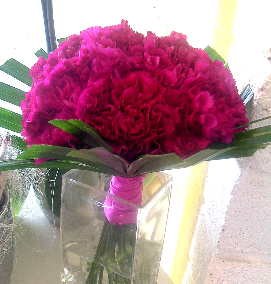 Beautiful hot pink bride bouquet idea.PNG
