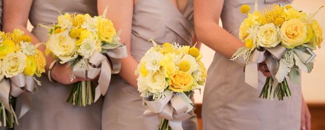 Bridemaids bouquets with beautiful yellow flowers pictures.JPG