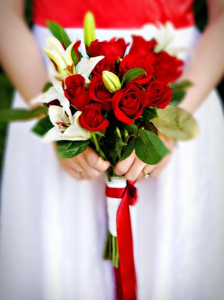 White and red flowers bouquet picture for bridemaids bouquet.JPG