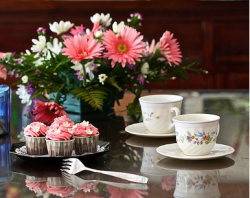 Mother's day special gift idea with flowers and cupcakes.PNG