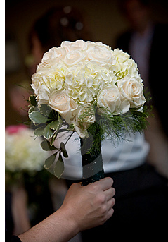 Creamy bouquet wedding.PNG