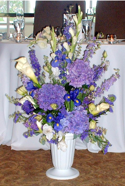 Hydrangea and calla altar arrangement pictures.PNG
