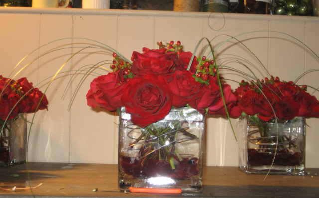 Picture of Short centerpiece with red roses.PNG