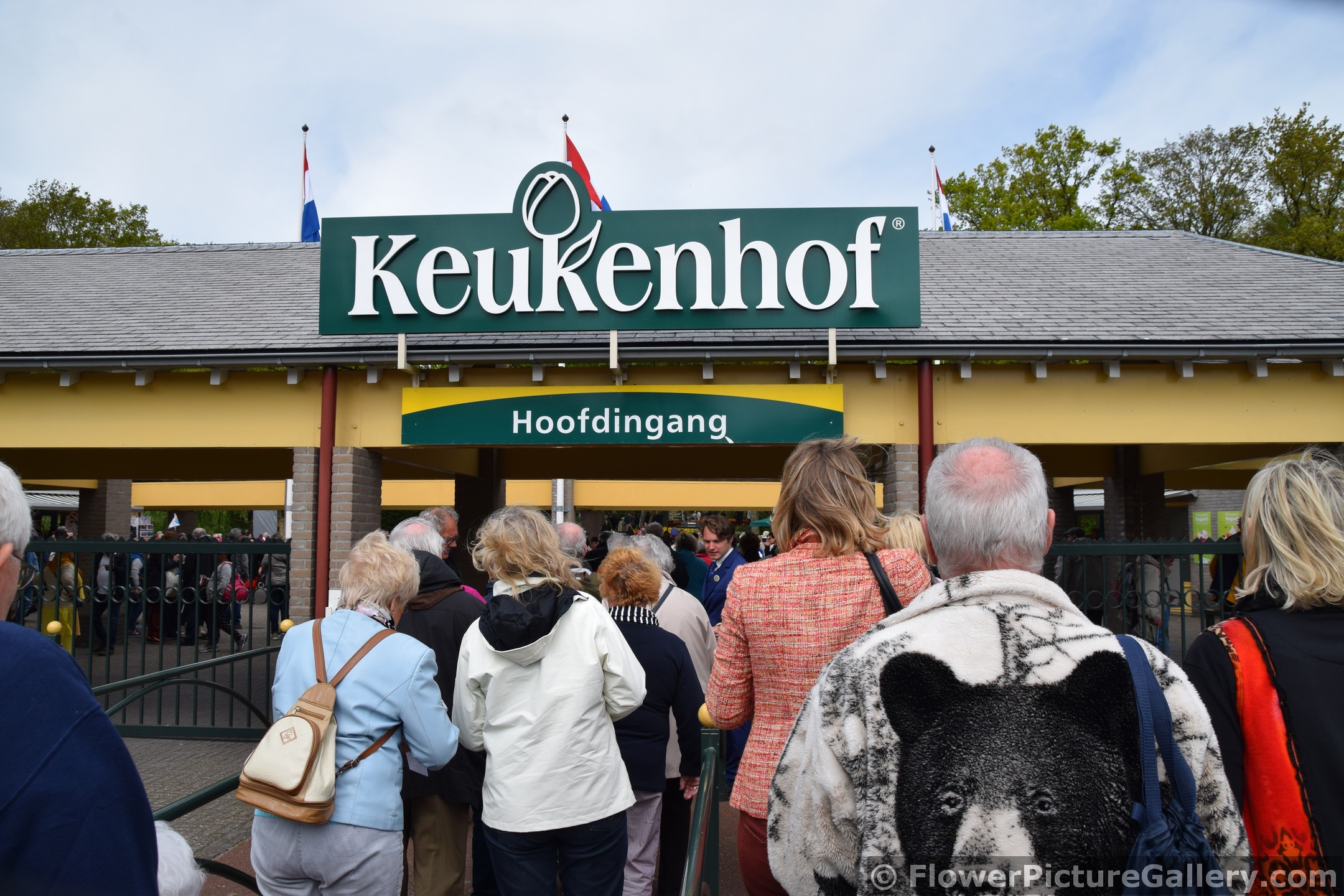Keukenhof Entrance Area.jpg
