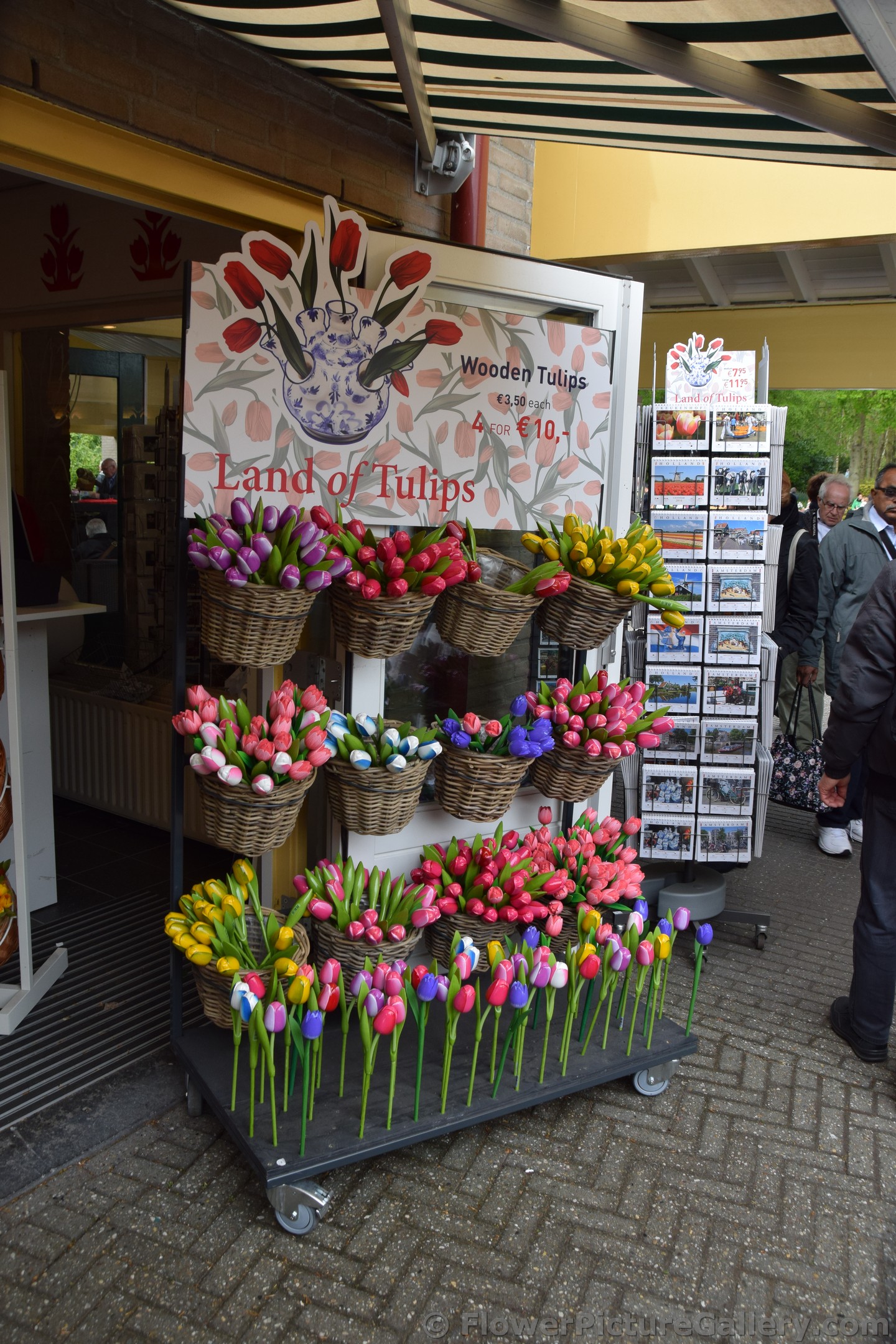 Wooden Tulips For Sale @ Keukenhof Gardens.jpg