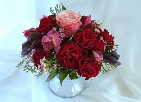 Simple bride arrangement wedding picture.PNG