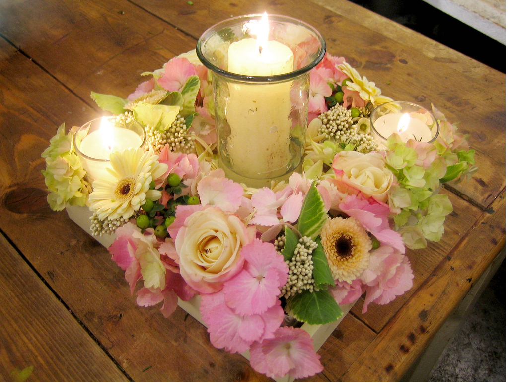 Square plate wedding center piece with candles and fresh flowers.PNG