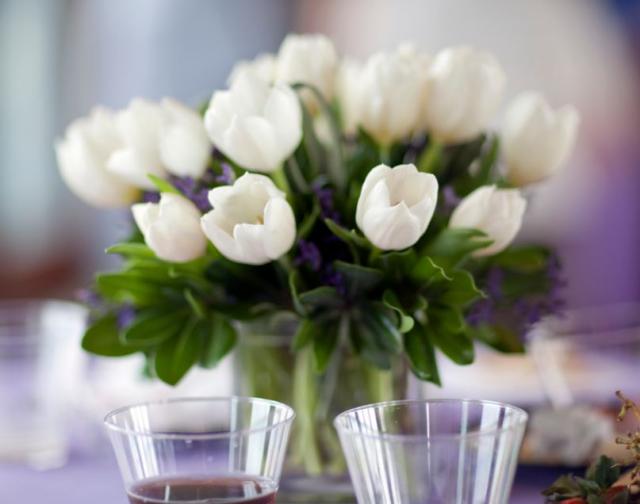 White tulips wedding center piece picture.JPG