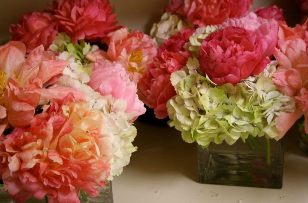 Large flowers wedding centerpieces in short vases.JPG