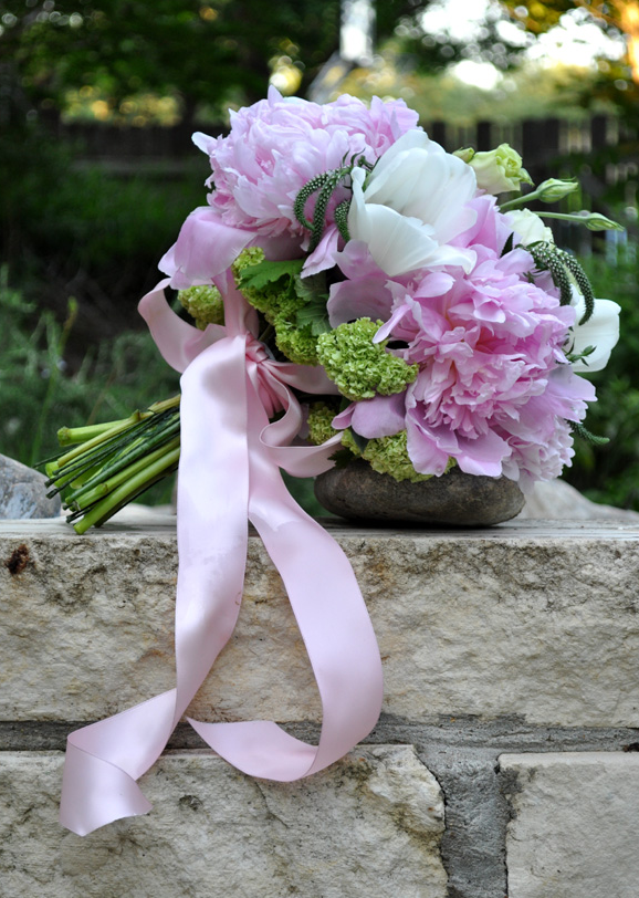 White and light pink bride bouquet with light pink ribbons.PNG