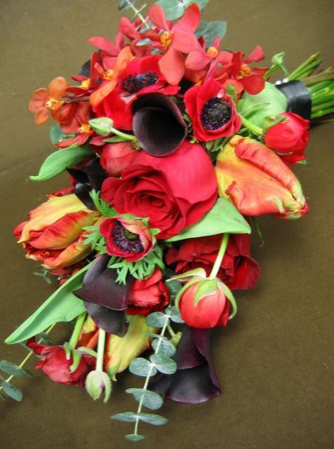 Red wedding bouquet pictures-modern wedding bouquet.JPG