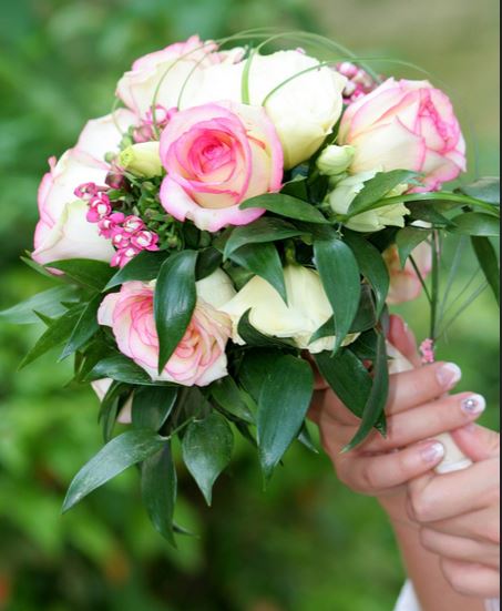 Two tones roses wedding bouquet pictures.JPG