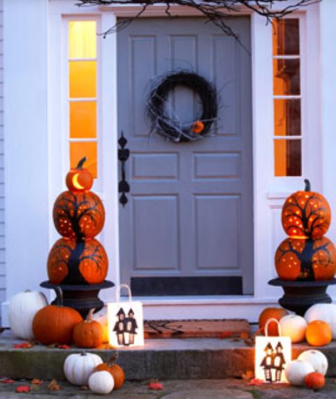 2015 Halloween front door decor photos.JPG