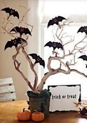 Cool Halloween decor with bats and pumpkins.JPG