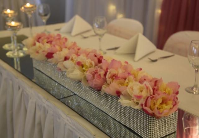 Shinny wedding table decor ideas pictures.JPG