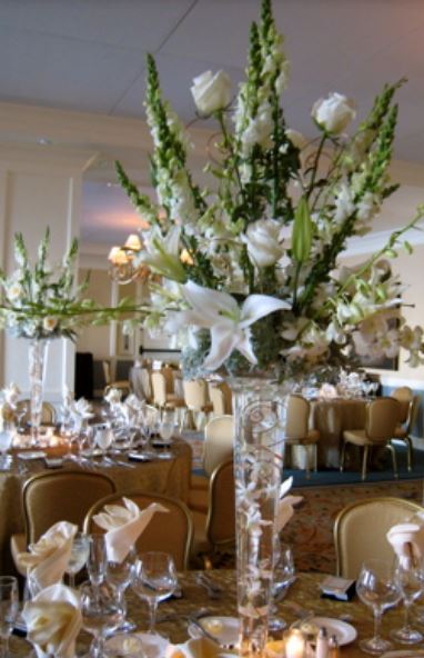 White flowers wedding table decor ideas images.JPG