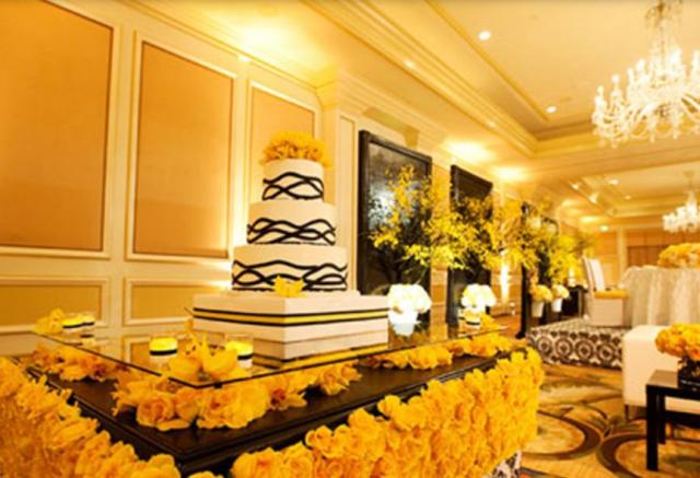 Amazing looking wedding decoration ideas picture with bright yellow.JPG