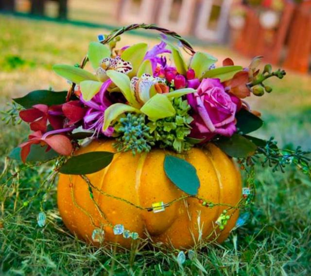Pretty flower pumpkin basket with fresh flowers.JPG