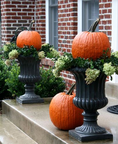 Beautiful front porch pumpkin decor ideas.JPG