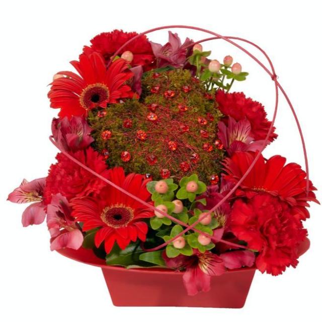 Online Beautiful Valentines flowers gife basket pictures