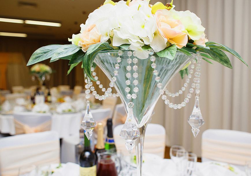 Wedding centerpiece in in gaint coctail glass with pearls