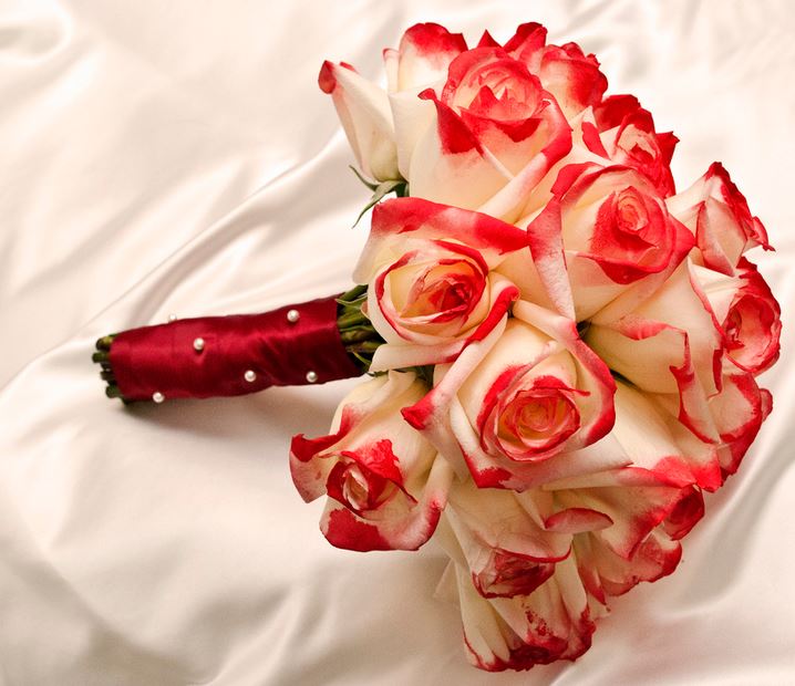 Two toned roses bouquet in white and red