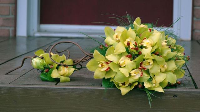 Green wedding bouquet pictures