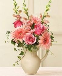 Beautiful centerpiece with pink flowers