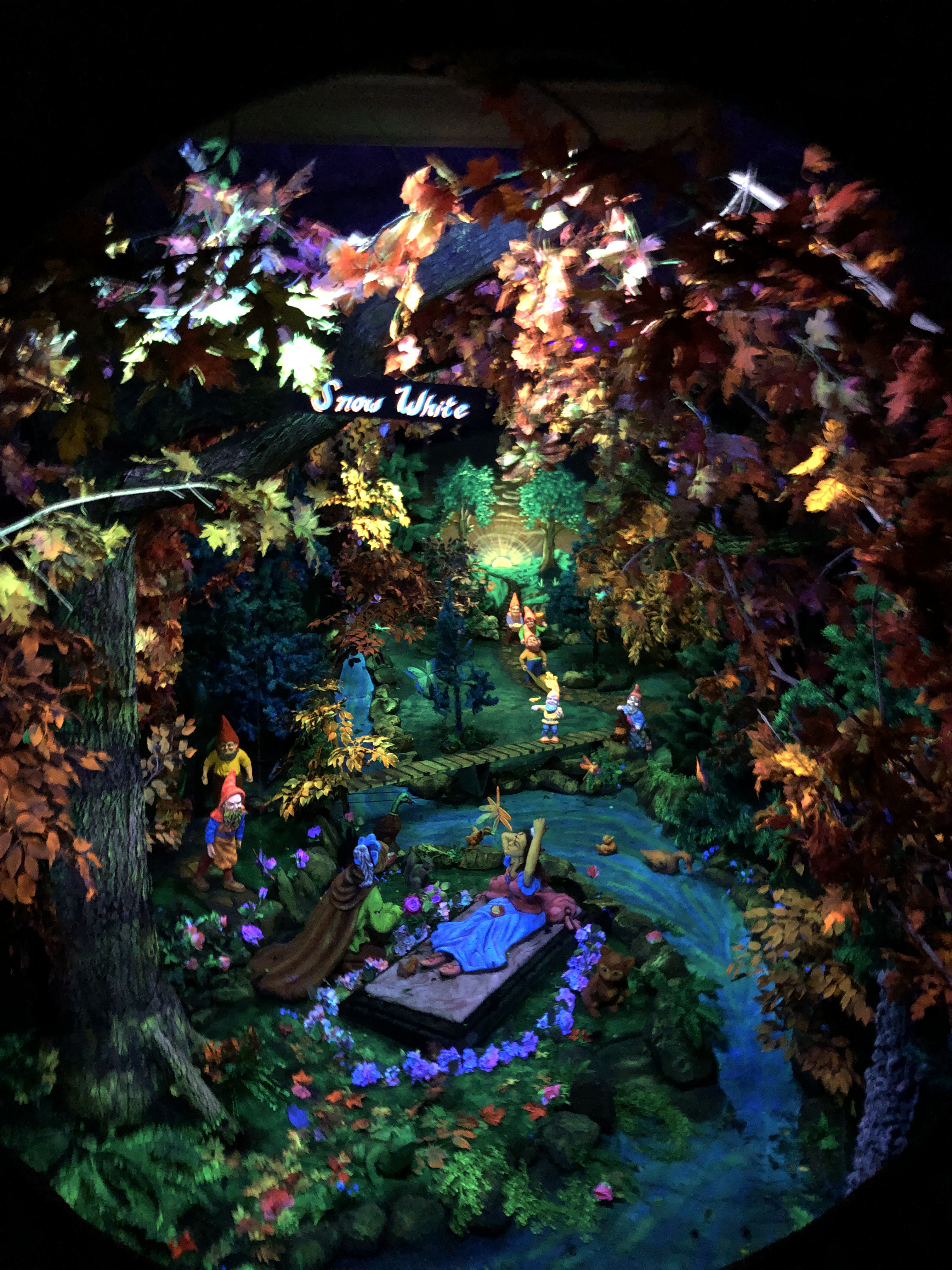 Snow White and 7 Dwarves at Fairyland Caverns