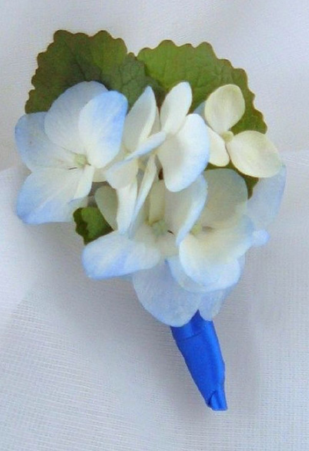 Boutonniere hydrangea blue and white.PNG