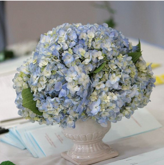 Blue wedding center piece with a traditional style.PNG