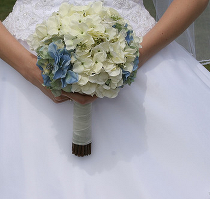 Blue and white bride bouquets with a chic look.PNG