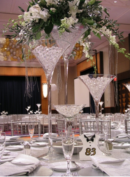 White flowers wedding centerpiece photos.PNG