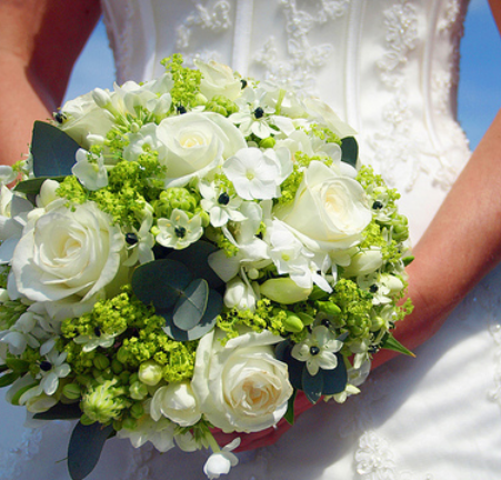 White traditional bridal bouquet pictures.PNG