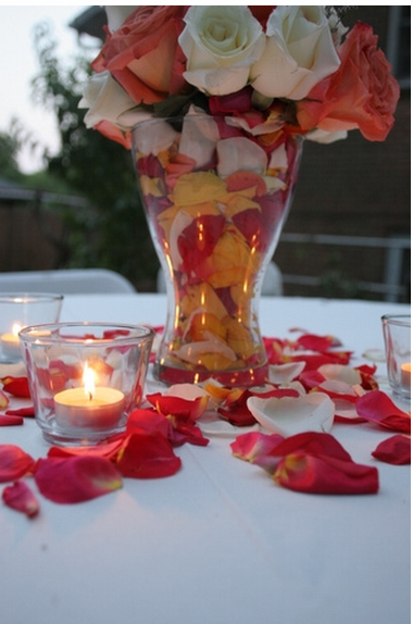 Trendy centerpiece with rose pales on the table.PNG