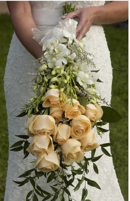 Peach roses bouquet for weddings.PNG