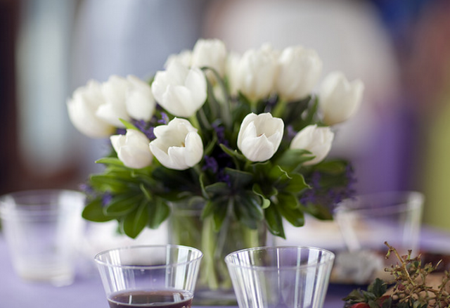 White tulips centerpiece pictures.PNG