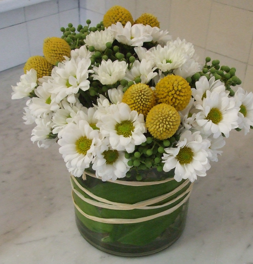 Daises center pieces wedding photos.PNG
