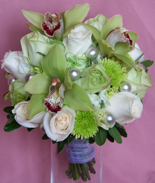 White and green flowers with pearls.PNG