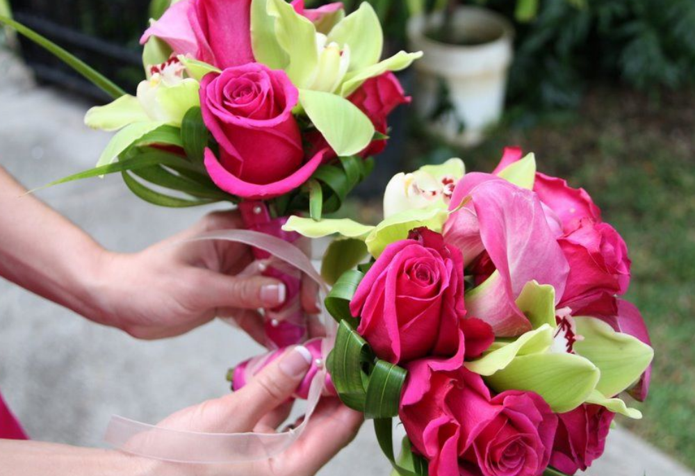 Chic hot pink bridal bouquet pictures.PNG