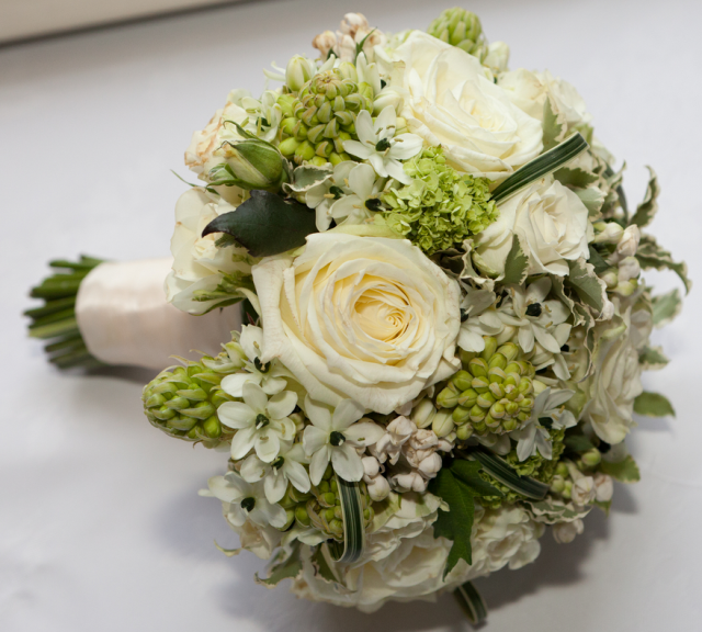 Green and white flowers bouquet for brides.PNG