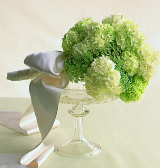 Modern bridal bouquets with light green flowers.PNG